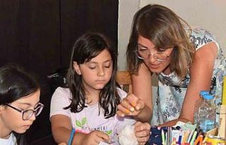 Atık malzemelerden kostüm dikecekler