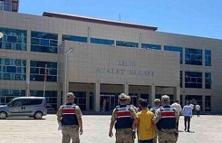 Bağ evlerinden hırsızlık yapan 3 zanlıdan 2’si...