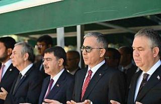 Bakan Yerlikaya’dan 15 Temmuz şehitliğine ziyaret