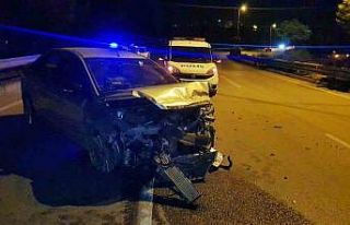 Bariyere çarpan otomobil sürücüsü 2,44 promil...