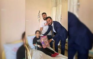 Başhekimden çocuklara oyuncak sürprizi