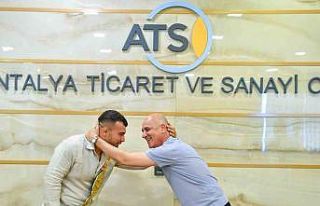 Başkan Ali Bahar’dan başpehlivana ‘El ense’