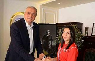 Başkan Bakkalcıoğlu, Bilecik’in gururu sporcu...