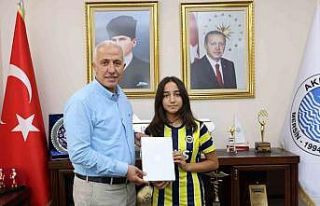 Başkan Gültak, Akdeniz’in LGS birincisi ile görüştü