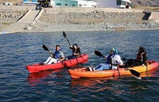 Battalgazi’de depremzede gençler için kano etkinliği