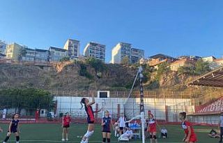 Bayraklı’da voleybol şenliği