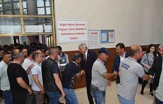 Bayram dönüşü personeliyle bayramlaştı