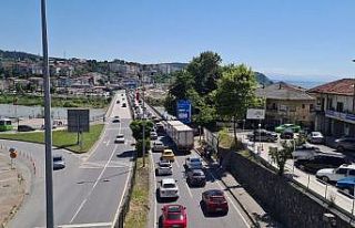 Bayram dönüşü uzun araç kuyruğu