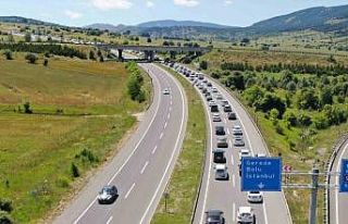 Bayram dönüşünde araç kuyruğu 70 kilometreye...