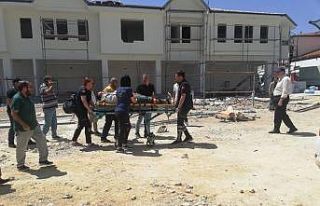 Belediye inşaatında çalışan işçi 3 metreden...