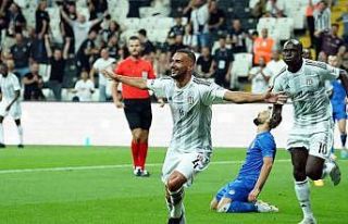 Beşiktaş’ın Avrupa’da 300. golünü Onur Bulut...