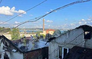 Beykoz’da 2 gece kondunun çatısı alev alev yandı