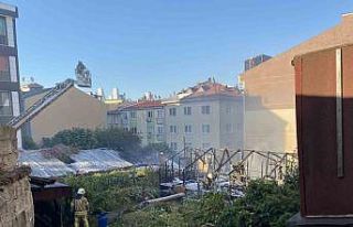 Beyoğlu’nda serada çıkan yangın paniğe neden...