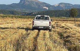 Bilecik’te geri manevra yapan kamyonetin altında...