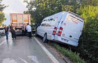 Bilecik’te minibüs kazası ucuz atlatıldı
