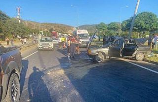 Bilecik’te otomobil aydınlatma direğine çarptı:...