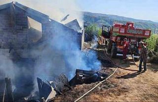 Bingöl’de ahır yangını