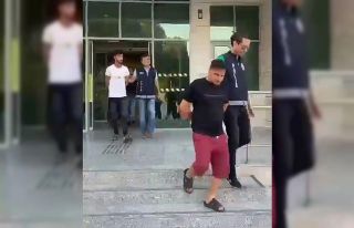 Bir evde 20 kaçak göçmen ile yakalanan 3 şüpheli...