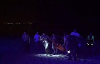 Boğulma tehlikesi geçiren gencin başında ilk yardım...