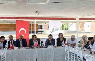 Boruyla kaçak hat çekerek bahçesini suluyor