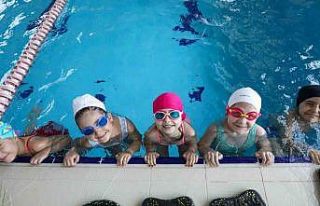 Buca Belediyesi’nin yüzme kursları büyük ilgi...