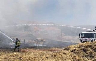 Burdur’da çıkan yangında çok sayıda saman balyası...