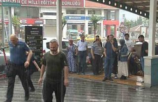 Bursalılar sağanak yağmura hazırlıksız yakalandı