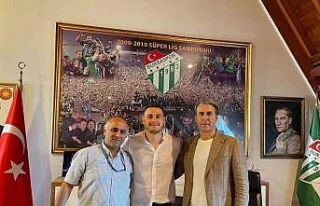 Bursaspor, Deniz Aydın’la sözleşme imzaladı