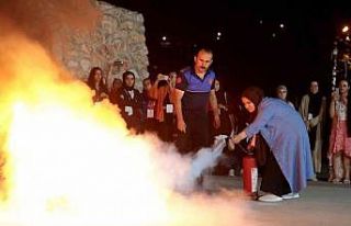Büyükşehir gençlere ‘ateşe müdahaleyi’ öğretti