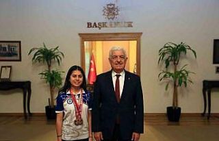 Büyükşehir Okçusu Hazal Dünya ikincisi