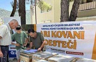 Büyükşehir’in arı kovanı destekleri sürüyor