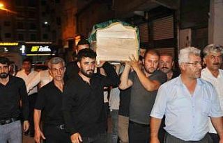 Buz kütlesi altında hayatını kaybeden öğretmenin...