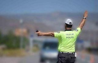 Çakarlı gelin arabasına ceza kesildi