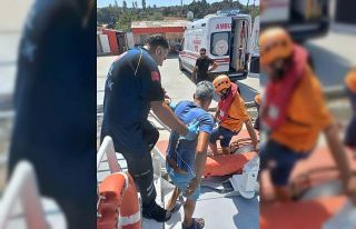 Çanakkale Boğazı’nda balıkçı teknesinde rahatsızlanan...