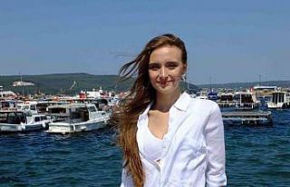 Çanakkaleli oyuncu, şarkıcılığa adım attı