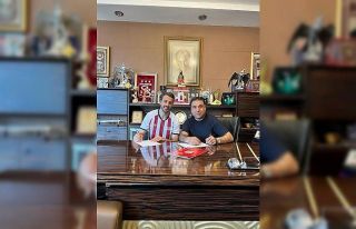 Caner Osmanpaşa 1 yıl daha Sivasspor’da