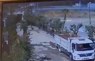 Çekmeköy’de tekeri patlayan tır şarampole yuvarlandı