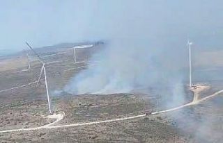 Çeşme’de otluk yangını sürüyor