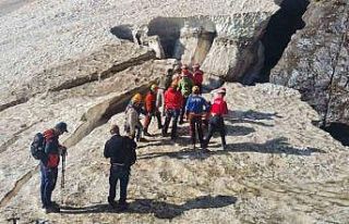 Cilo Buzullarında zorlu kurtarma çalışması