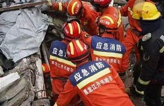 Çin’de okuldaki spor salonunun çatısı çöktü:...