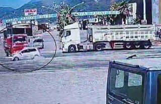 Çocuğun hayatını kaybettiği kaza anı kameraya...