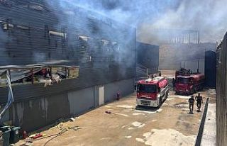 Çocuk bezi fabrikasında yangın