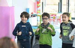 Çocuk Kulübü gün boyu çocuklarla dolup taşıyor