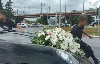 Çocuklar bahşiş için hayatlarını tehlikeye attı