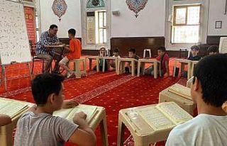 Çocuklar camileri doldurdu