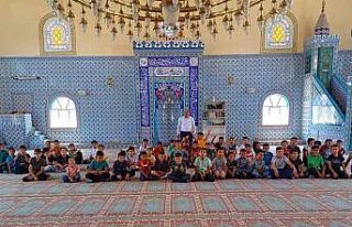 Çocuklar Kur’an-ı Kerim öğreniyor