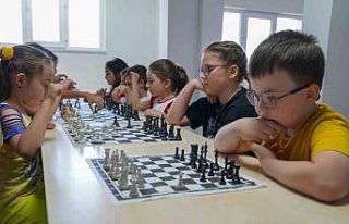 Çocuklar yaz tatillerini belde evlerinde geçiriyorlar