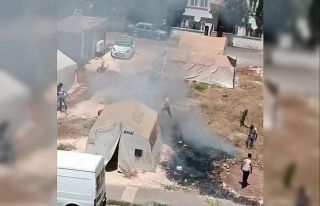 Çocukların ateşle oyunu deprem çadırlarına sıçrıyordu