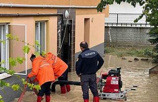 Çorum’da sağanak yağışta ev ve iş yerlerini...