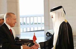 Cumhurbaşkanı Erdoğan Katar’da resmi törenle...